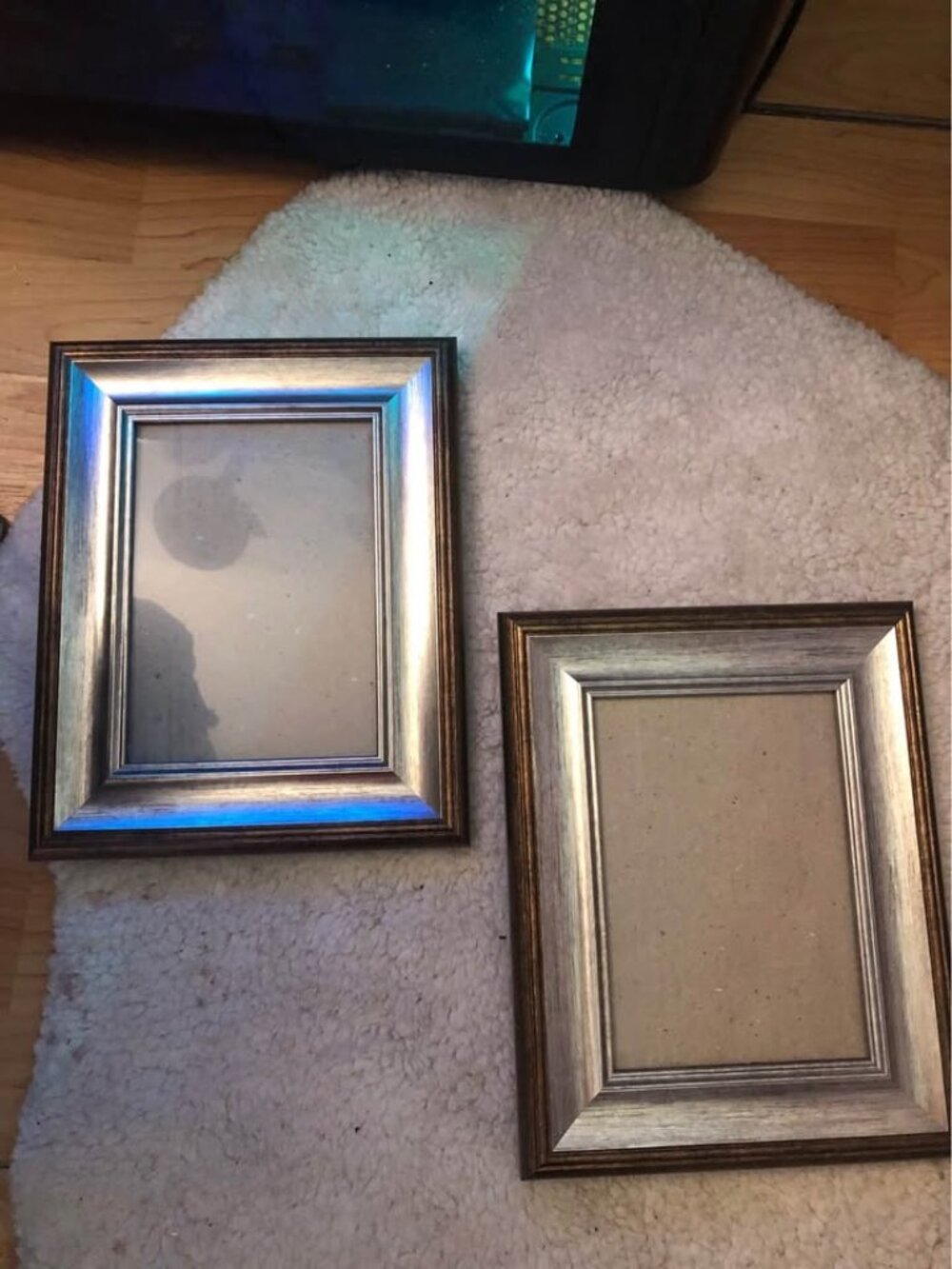 vintage-style picture frame a stepped, brushed silver-toned inner bevel with a